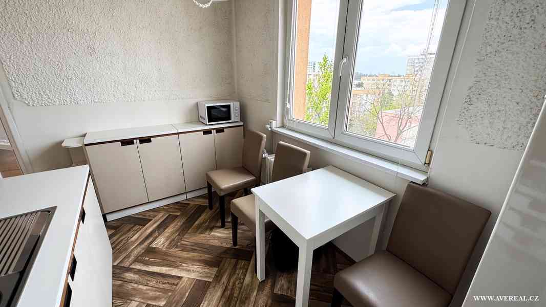 Pronájem bytu 2+1/L (56 m²), ul. Tuchorazská, Praha 10 - foto 4