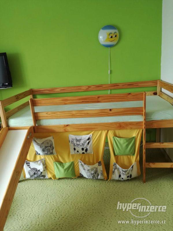 Dětská postel se skluzavkou + matrace 200x90 - foto 3