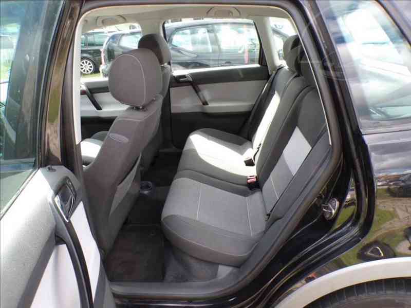VW Polo 1,4 i FUN,KLIMA-HNED ODJÍŽDÍTE - foto 10