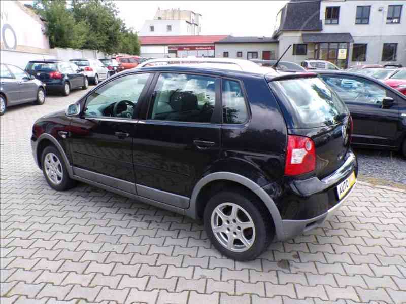 VW Polo 1,4 i FUN,KLIMA-HNED ODJÍŽDÍTE - foto 4