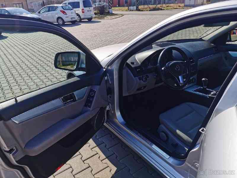 Mercedes-Benz Třídy C 2,2   CDI 125kW Avantgarde TOP stav - foto 12