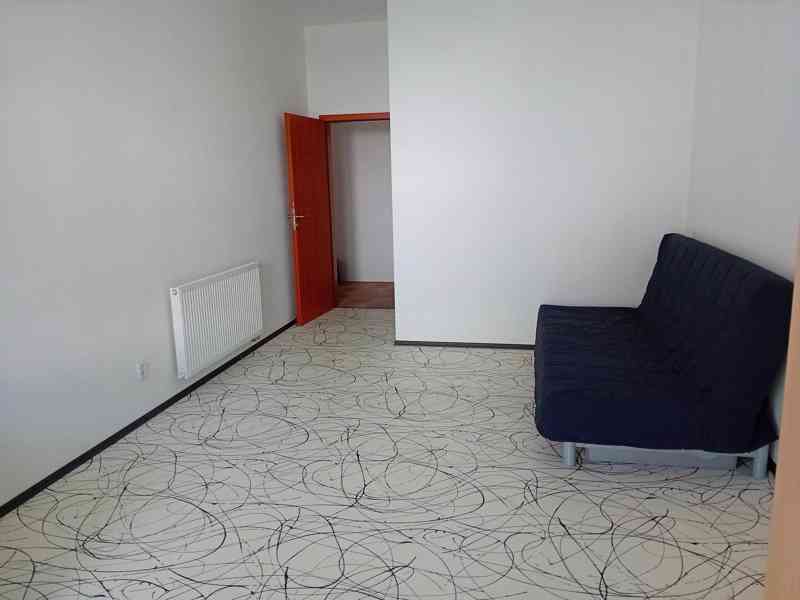 Pronájem bytu 2+kk se zahradou - foto 9