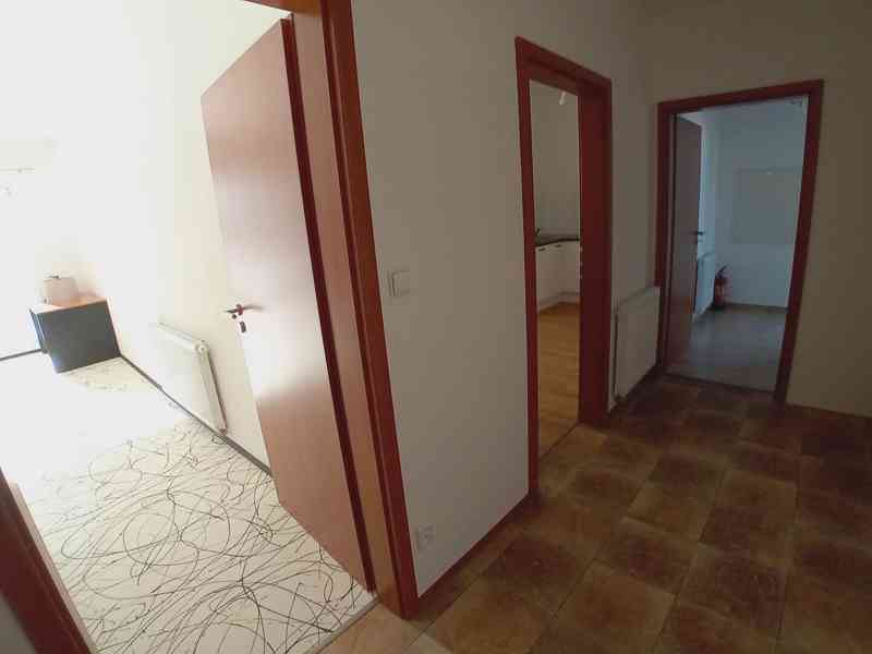 Pronájem bytu 2+kk se zahradou - foto 5