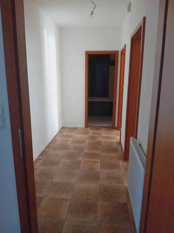 Pronájem bytu 2+kk se zahradou - foto 3