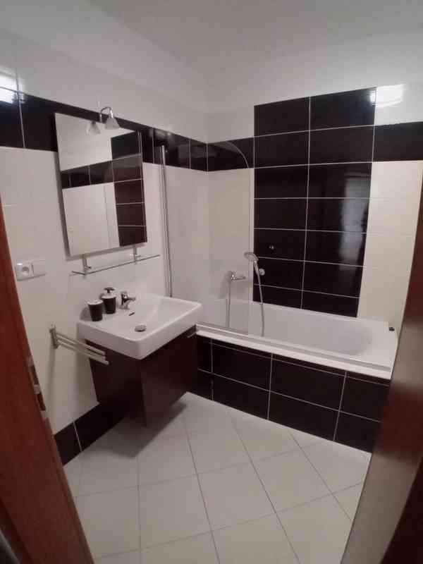 Pronájem bytu 2+kk se zahradou - foto 10