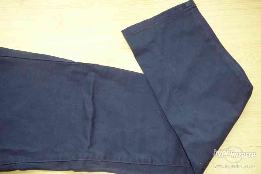 Tmavě modré kalhoty TERRANOVA vel. XL - foto 5