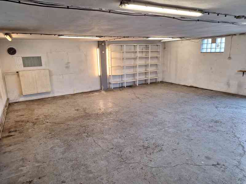 Pronájem skladu -garáže v Ostravě Radvanicích 60m2 - foto 2