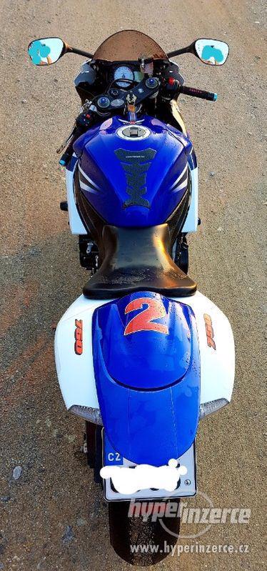 Suzuki GSX R 750 K7 - foto 5