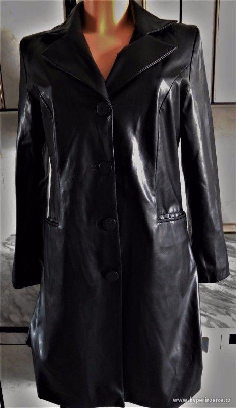 kvalitní dlouhý kabát z Francie
