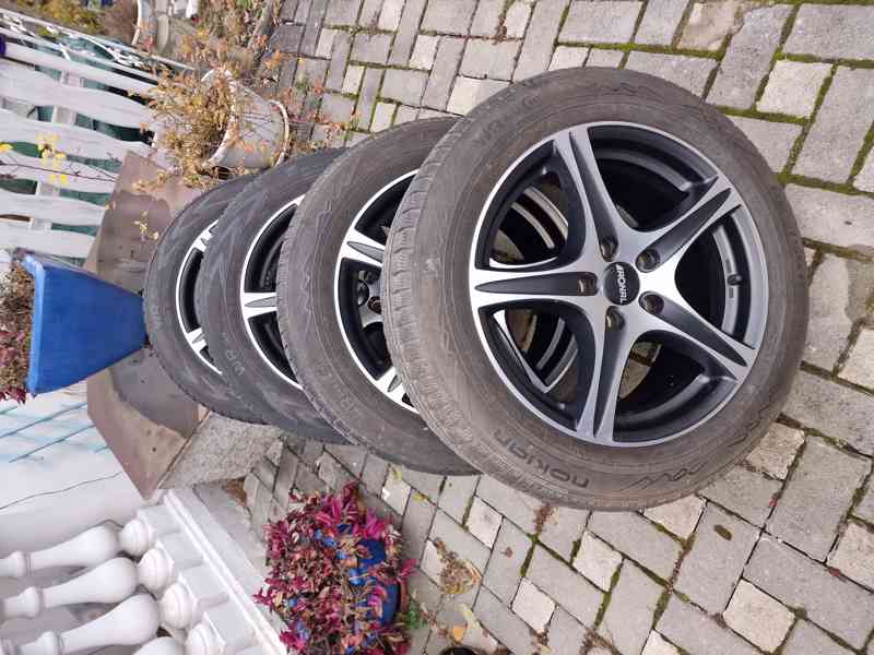 Sadu 17" alu kol 5x114,3 se zimnimi pneu NOKIAN - foto 2