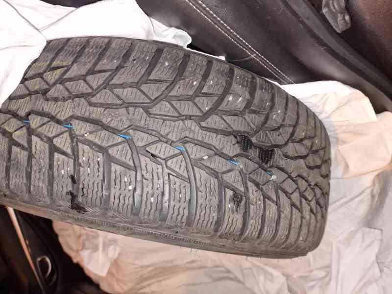 Sadu 17" alu kol 5x114,3 se zimnimi pneu NOKIAN - foto 3