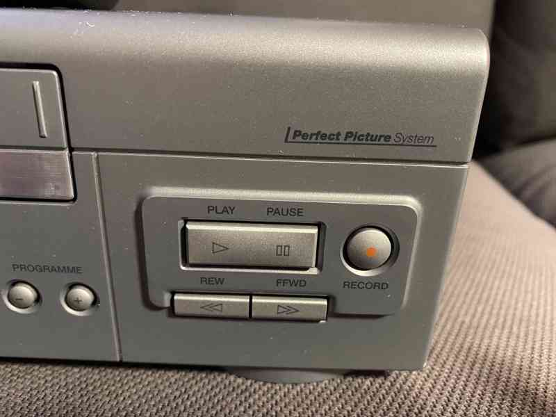 VHS videorekordér THOMSON, 6hlav, Hifi stereo - foto 3