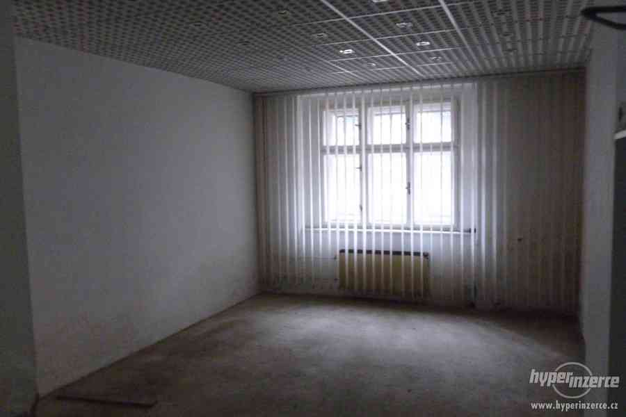 RODINNÝ DŮM (KANCELÁŘSKÝ OBJEKT) - AUKCE - foto 4