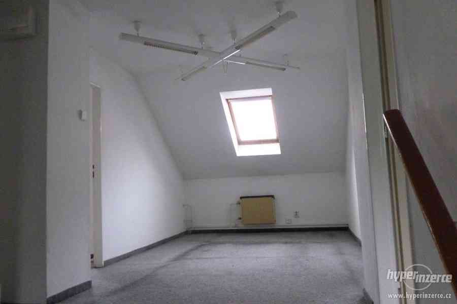 RODINNÝ DŮM (KANCELÁŘSKÝ OBJEKT) - AUKCE - foto 9