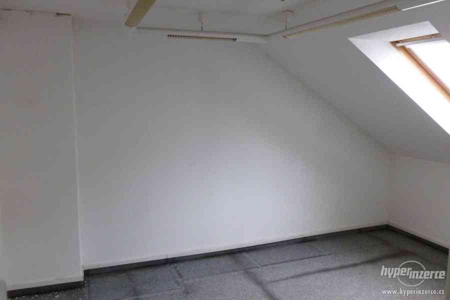 RODINNÝ DŮM (KANCELÁŘSKÝ OBJEKT) - AUKCE - foto 11