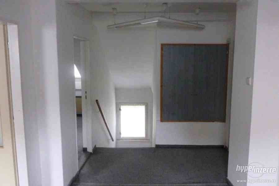 RODINNÝ DŮM (KANCELÁŘSKÝ OBJEKT) - AUKCE - foto 12