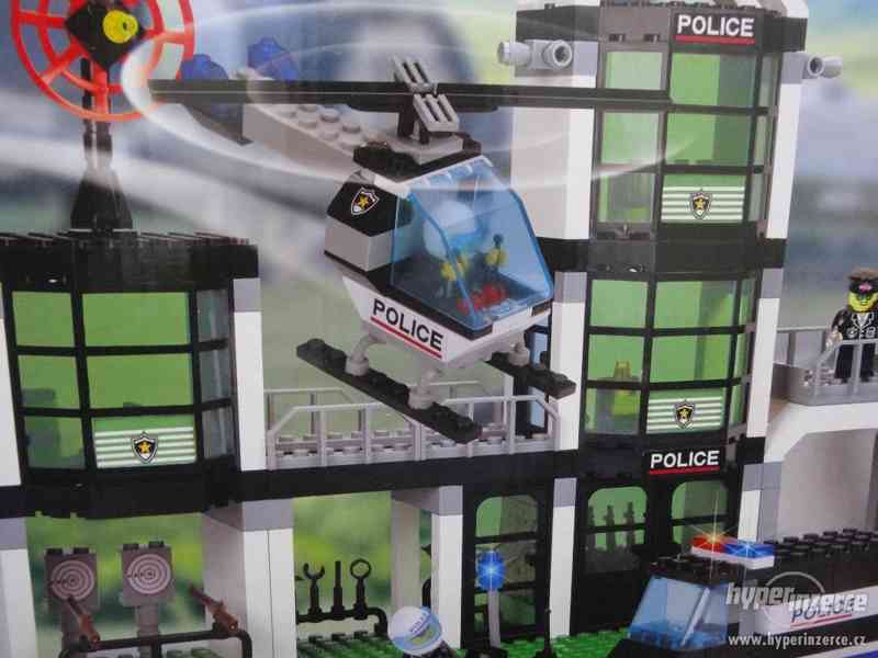 Stavebnice policejní stanice včetně vrtulníku a motorky - foto 2