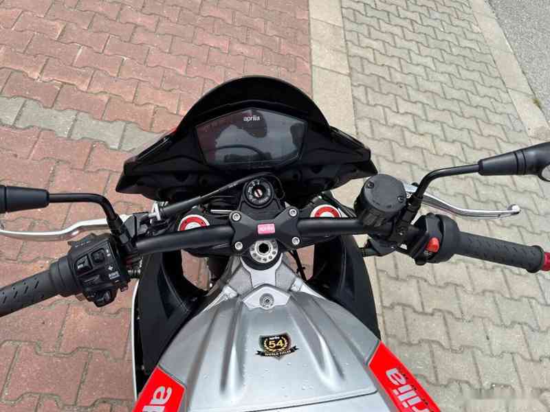 Aprilia Tuono V4 1100 RR 2018 - foto 15