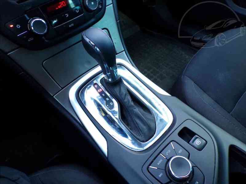 Opel Insignia 2,0 CDTi AUTOMAT - foto 8