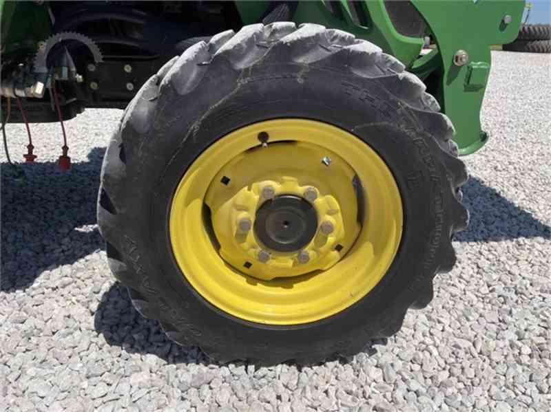 Traktor JOHN DEERE 3320 - foto 3