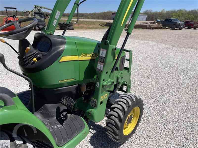 Traktor JOHN DEERE 3320 - foto 13