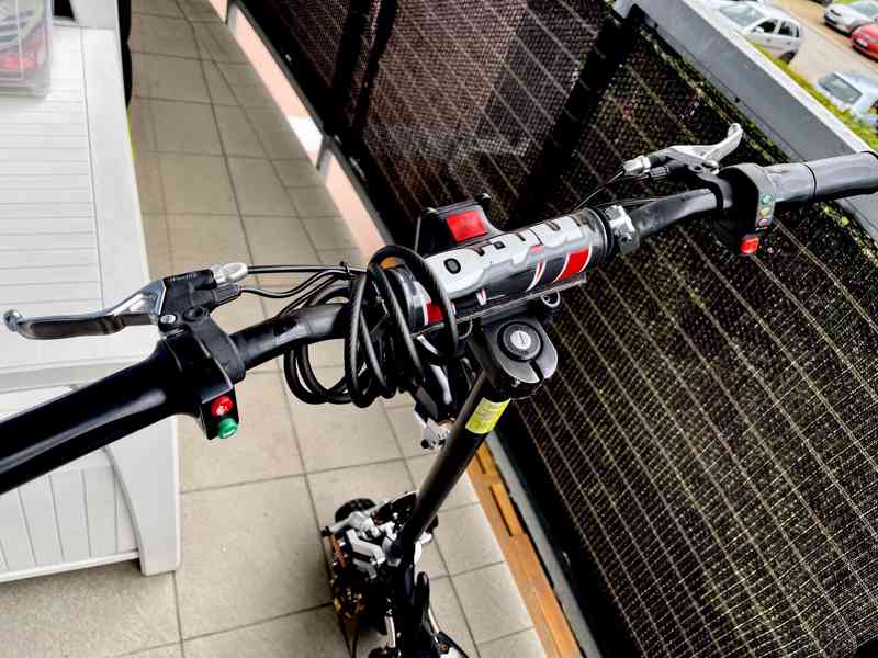 Elektrokoloběžka Nitro Scooters XE900 nová baterie - foto 5