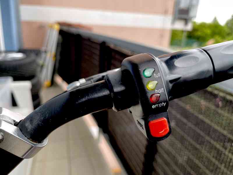 Elektrokoloběžka Nitro Scooters XE900 nová baterie - foto 6
