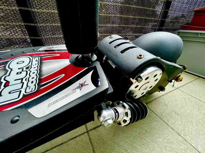 Elektrokoloběžka Nitro Scooters XE900 nová baterie - foto 9