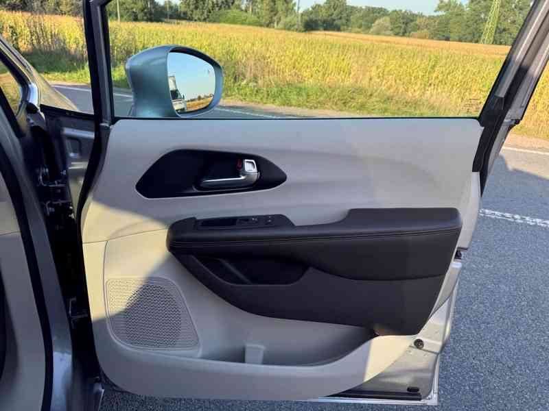  Chrysler Pacifica 3,6 RU Čocka Adapttemp 2020 - foto 12