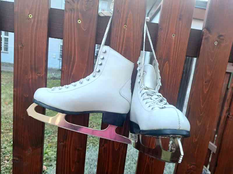 dámské brusle - foto 4