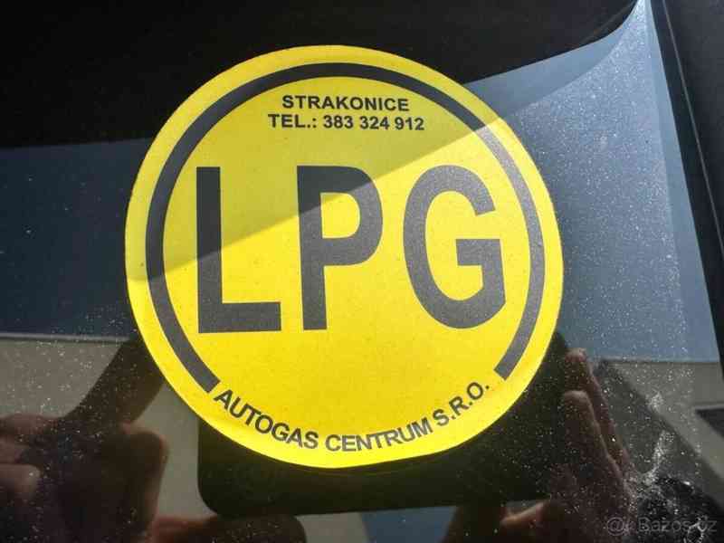 Chrysler Town & Country 3,8   V6 148Kw BENZIN+LPG - foto 11