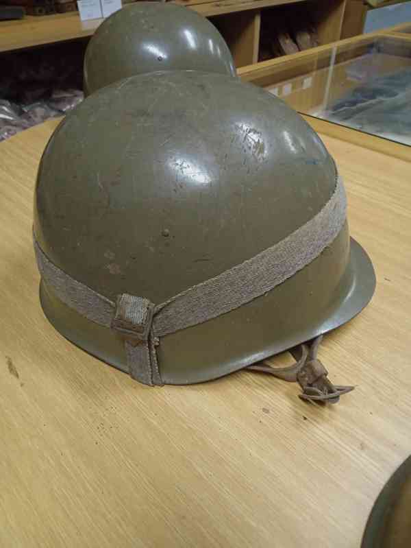 vojenská helma použitá - foto 1