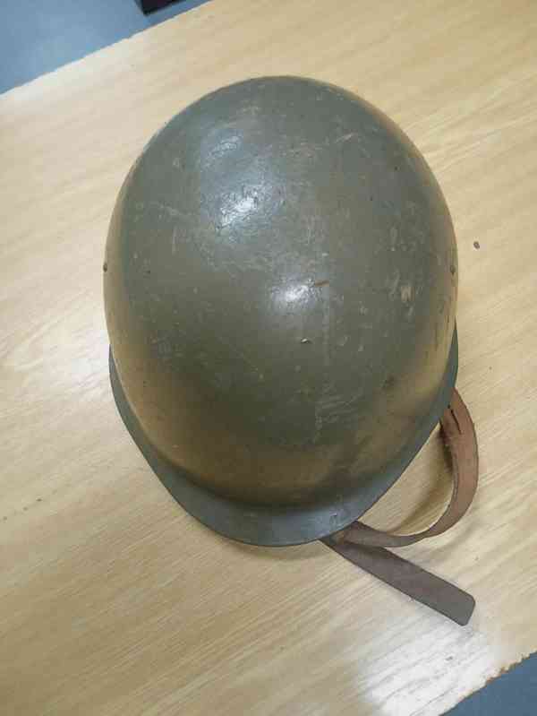 vojenská helma použitá - foto 2