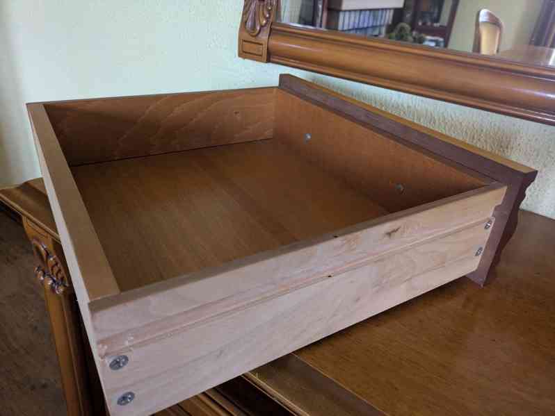 Krásná designová komoda se zrcadlem - foto 6