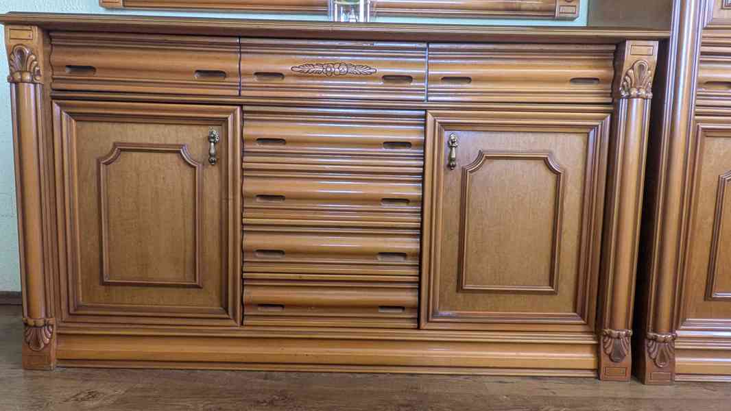 Krásná designová komoda se zrcadlem - foto 2