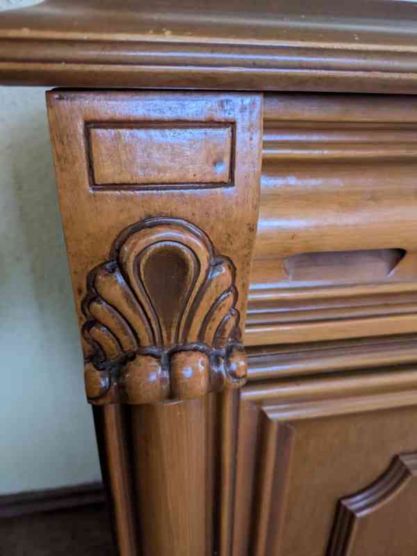 Krásná designová komoda se zrcadlem - foto 8