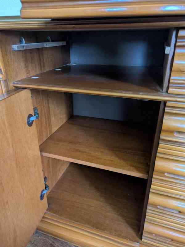 Krásná designová komoda se zrcadlem - foto 7