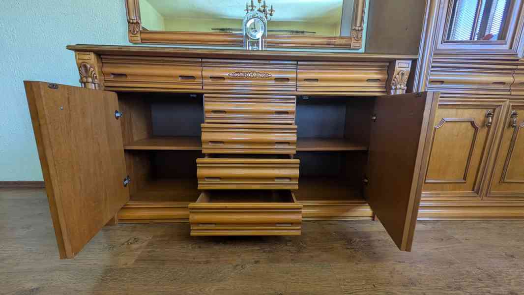 Krásná designová komoda se zrcadlem - foto 3