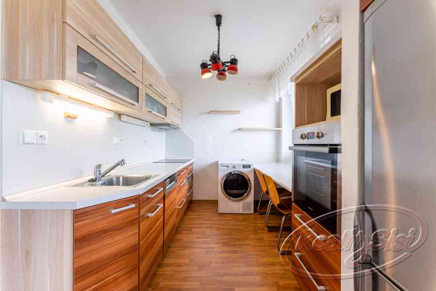 Pronájem prostorného bytu 3+1 s lodžií – Červený Kostelec - foto 2