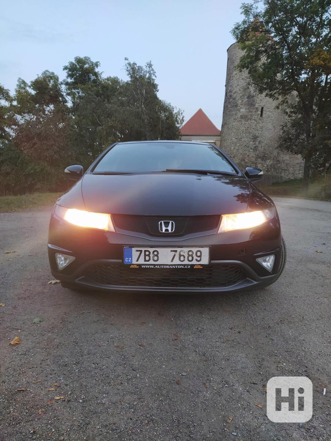 Honda Civic 8g 1.8 i-VTEC  - foto 1