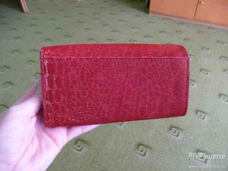 Červená peněženka - foto 4