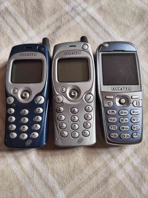 Mobilní tlačítkové telefony mix značek - rarity - foto 2