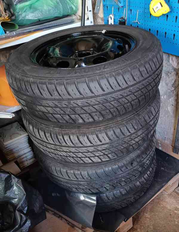 Prodám sadu 4 pneu 165/70/R14 - foto 3
