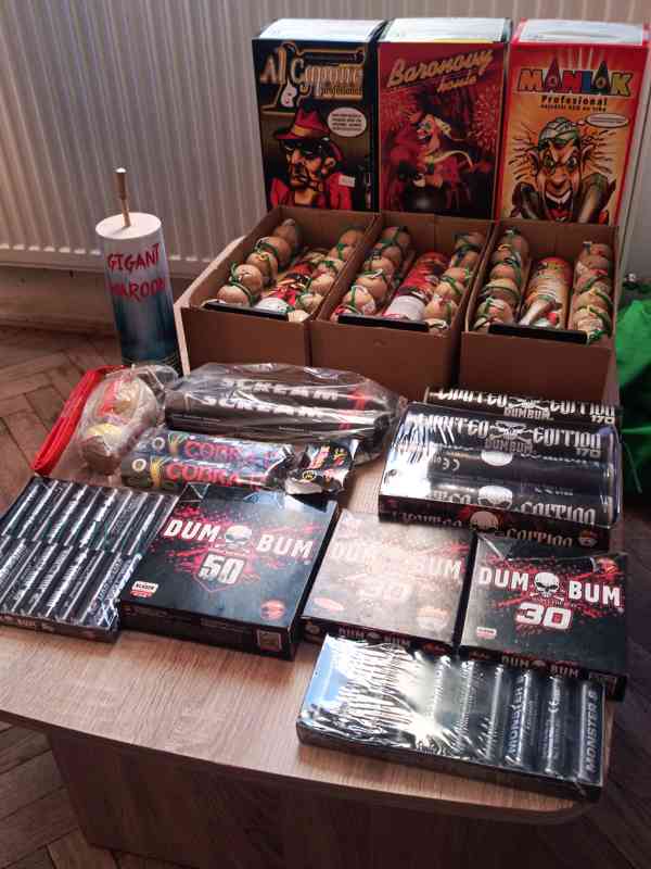 Pyrotechnika petrady f4  - foto 2