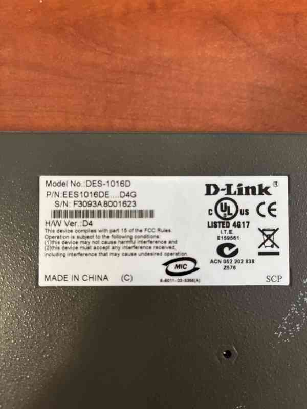 D-Link switch DES-1016D 16 portů - foto 2