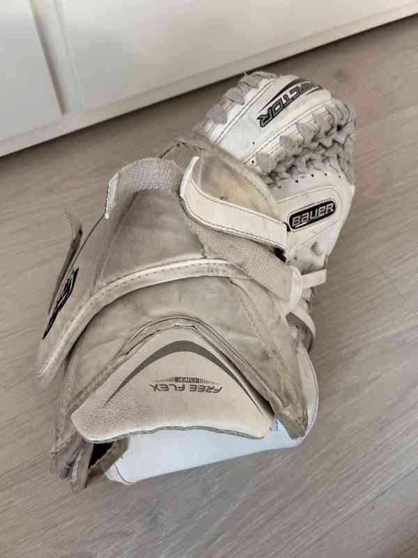 Lapačka brankářská hokejová značky Bauer - foto 8