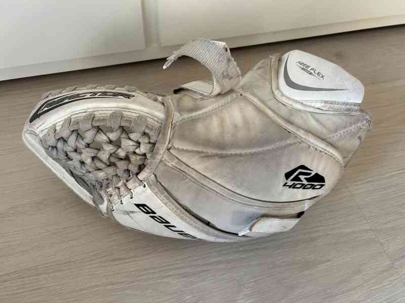 Lapačka brankářská hokejová značky Bauer - foto 3