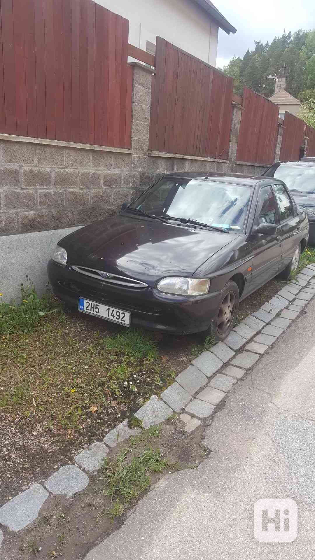 Náchod, díly na Ford Escort sedan 1.6 i zásilkovnou. - foto 1