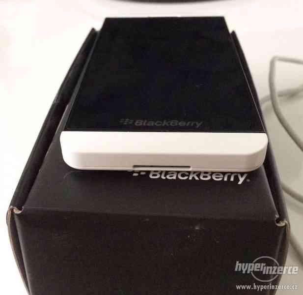 smartphone Blackberry Z10 bily - foto 4
