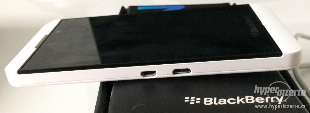 smartphone Blackberry Z10 bily - foto 7